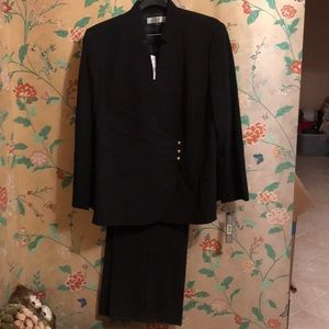 NWT 2 peice suit by Tahari Arthur Levine size 20W